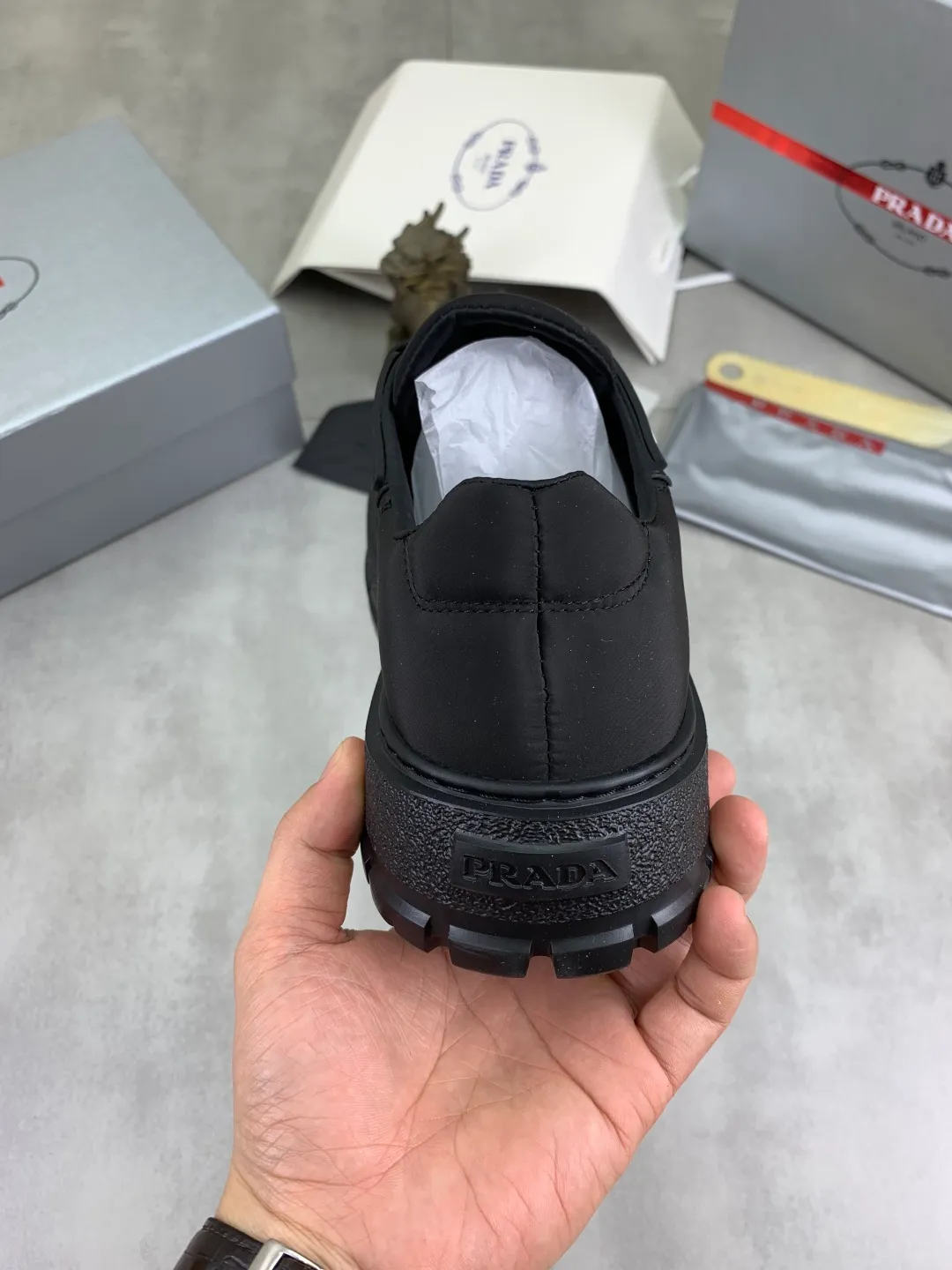 Men's men's shoes 💰P580💰 [New style] popular models are on the official website, 🆘 Trendy brand (Prada) mainly promotes popular models, avant-garde and versatile fashionable men's shoes private version mold opening, cowhide surface splicing 1:1.. Fashionable and simple, original imported cowhide lining cowhide feet; the atmosphere and personality are more fashionable, eye-catching and pursuing class. It will subvert the old idea and be a must-have for fashionistas with you! Must keep it for yourself! Tall and comfortable, large and low, high-end quality workmanship. Number of yards: 38-45 4️⃣optional.